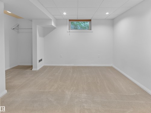 9311 75 Avenue Nw, Edmonton, AB - Indoor Photo Showing Other Room