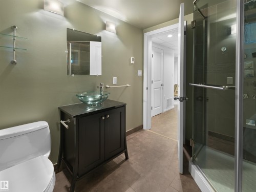 9311 75 Avenue Nw, Edmonton, AB - Indoor Photo Showing Bathroom