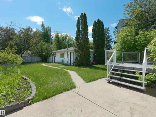 9311 75 Avenue Nw, Edmonton, AB - Outdoor