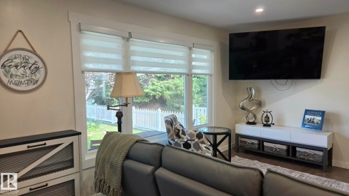 3508 106A Street Nw, Edmonton, AB - Indoor