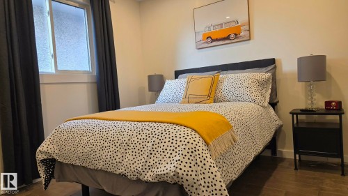 3508 106A Street Nw, Edmonton, AB - Indoor Photo Showing Bedroom