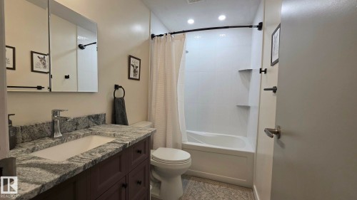 Main Floor Bath - 3508 106A Street Nw, Edmonton, AB - Indoor Photo Showing Bathroom