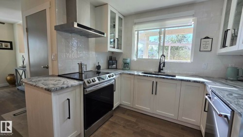 3508 106A Street Nw, Edmonton, AB - Indoor Photo Showing Kitchen With Upgraded Kitchen