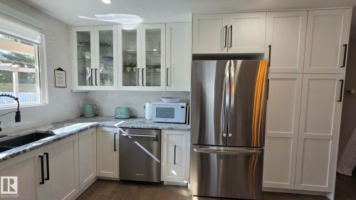 3508 106A Street Nw, Edmonton, AB - Indoor Photo Showing Kitchen With Upgraded Kitchen