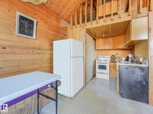 722 Blue Heron Drive, Rural Lac Ste. Anne County, AB - Indoor Photo Showing Kitchen