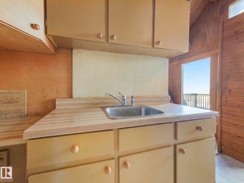 722 Blue Heron Drive, Rural Lac Ste. Anne County, AB - Indoor Photo Showing Kitchen
