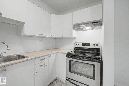 14541 121 Street Nw, Edmonton, AB - Indoor Photo Showing Kitchen