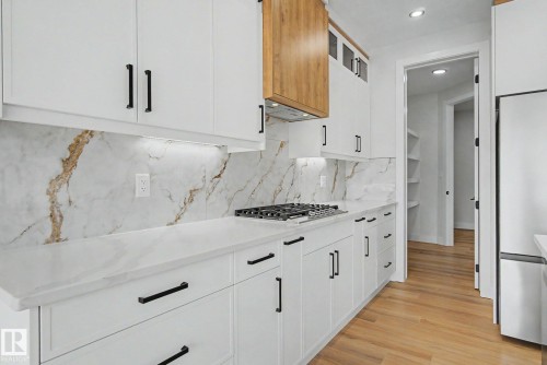 11 Pierwyck Loop, Spruce Grove, AB - Indoor Photo Showing Kitchen