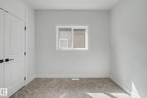 11 Pierwyck Loop, Spruce Grove, AB - Indoor Photo Showing Other Room