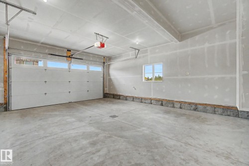 11 Pierwyck Loop, Spruce Grove, AB - Indoor Photo Showing Garage