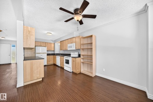 13469 40 Street Nw, Edmonton, AB - Indoor Photo Showing Kitchen