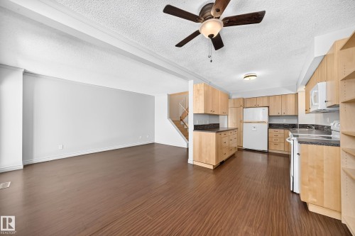 13469 40 Street Nw, Edmonton, AB - Indoor Photo Showing Kitchen