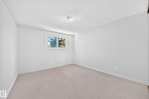 13469 40 Street Nw, Edmonton, AB - Indoor Photo Showing Other Room