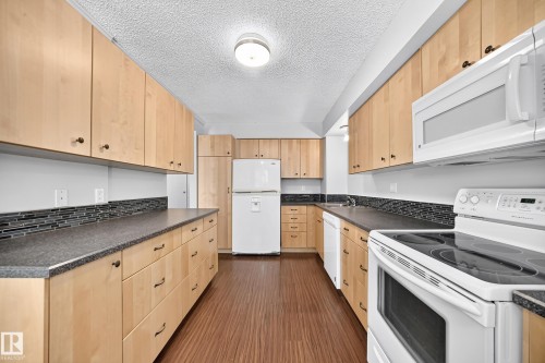 13469 40 Street Nw, Edmonton, AB - Indoor Photo Showing Kitchen