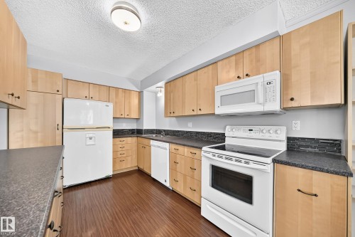 13469 40 Street Nw, Edmonton, AB - Indoor Photo Showing Kitchen