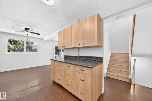 13469 40 Street Nw, Edmonton, AB - Indoor Photo Showing Kitchen