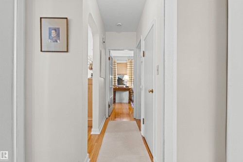 8842 89 Street Nw, Edmonton, AB - Indoor Photo Showing Other Room