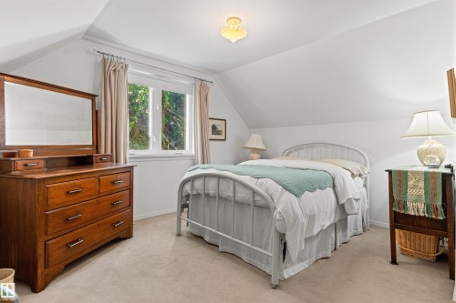 8842 89 Street Nw, Edmonton, AB - Indoor Photo Showing Bedroom