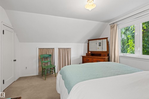 8842 89 Street Nw, Edmonton, AB - Indoor Photo Showing Bedroom