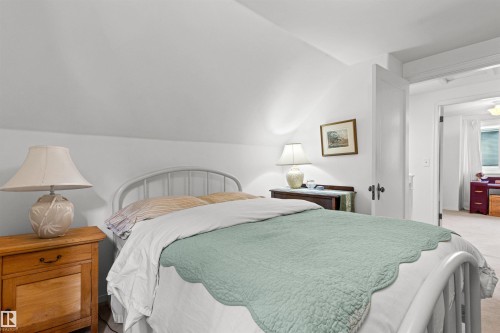 8842 89 Street Nw, Edmonton, AB - Indoor Photo Showing Bedroom