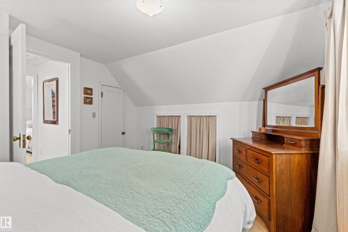 8842 89 Street Nw, Edmonton, AB - Indoor Photo Showing Bedroom