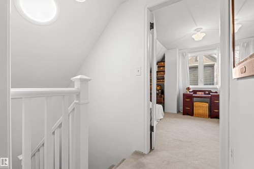 8842 89 Street Nw, Edmonton, AB - Indoor Photo Showing Other Room