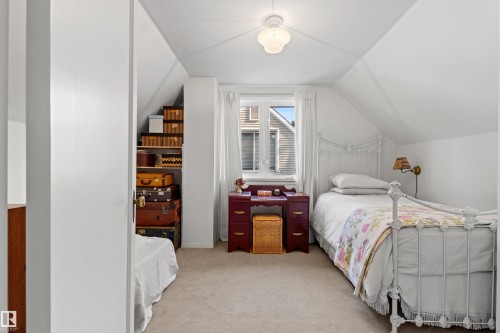 8842 89 Street Nw, Edmonton, AB - Indoor Photo Showing Bedroom