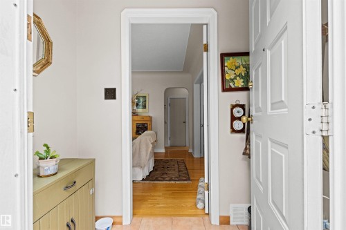 8842 89 Street Nw, Edmonton, AB - Indoor Photo Showing Other Room