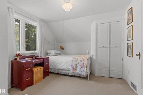 8842 89 Street Nw, Edmonton, AB - Indoor Photo Showing Bedroom