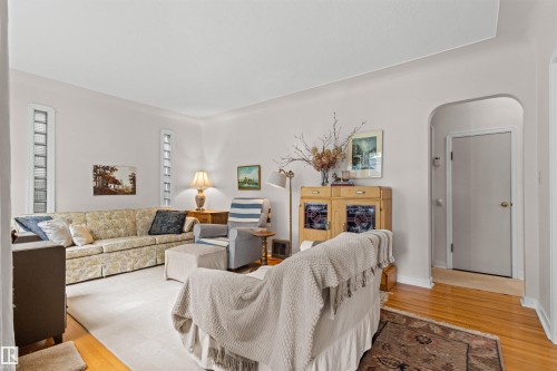 8842 89 Street Nw, Edmonton, AB - Indoor Photo Showing Living Room
