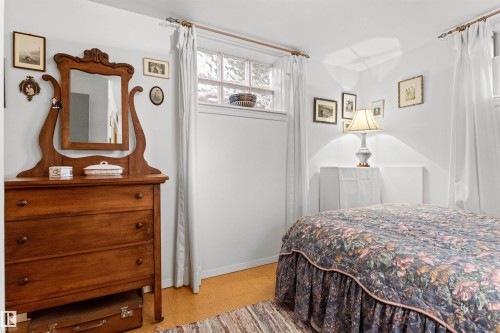 8842 89 Street Nw, Edmonton, AB - Indoor Photo Showing Bedroom