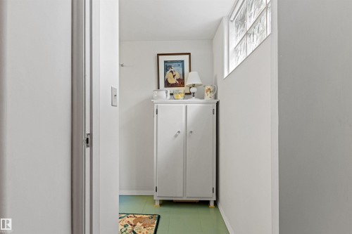 8842 89 Street Nw, Edmonton, AB - Indoor Photo Showing Other Room