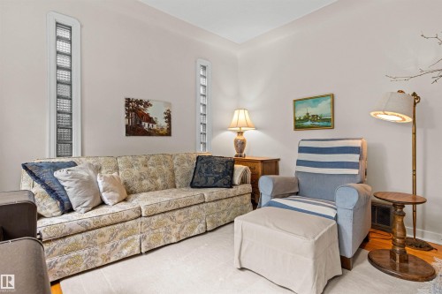 8842 89 Street Nw, Edmonton, AB - Indoor Photo Showing Living Room