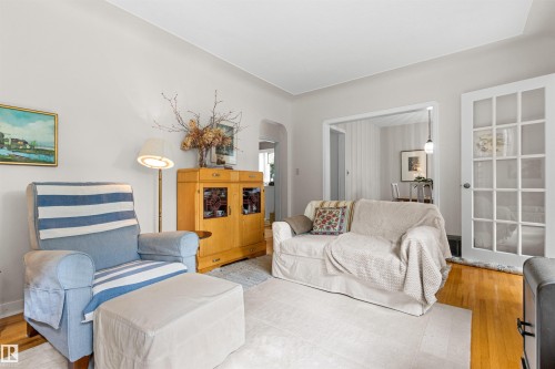 8842 89 Street Nw, Edmonton, AB - Indoor Photo Showing Other Room
