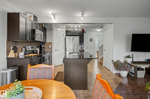 9436 230 Street Nw, Edmonton, AB - Indoor