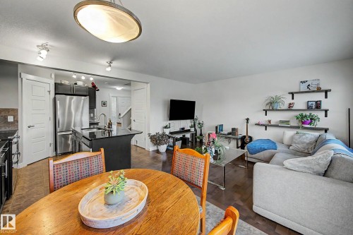 9436 230 Street Nw, Edmonton, AB - Indoor