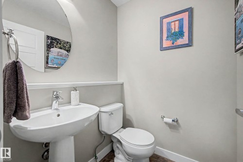 9436 230 Street Nw, Edmonton, AB - Indoor Photo Showing Bathroom