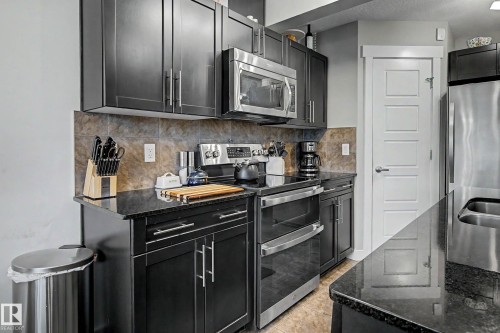 9436 230 Street Nw, Edmonton, AB - Indoor Photo Showing Kitchen With Stainless Steel Kitchen With Upgraded Kitchen