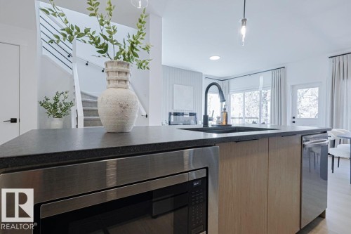 18651 19 Avenue Nw, Edmonton, AB - Indoor Photo Showing Kitchen