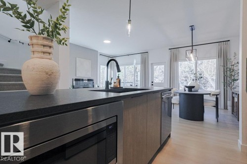 18651 19 Avenue Nw, Edmonton, AB - Indoor Photo Showing Kitchen With Upgraded Kitchen