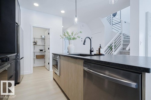 18651 19 Avenue Nw, Edmonton, AB - Indoor Photo Showing Kitchen