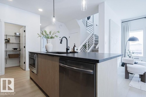 18651 19 Avenue Nw, Edmonton, AB - Indoor Photo Showing Kitchen