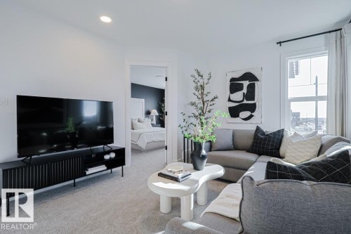 18651 19 Avenue Nw, Edmonton, AB - Indoor Photo Showing Living Room