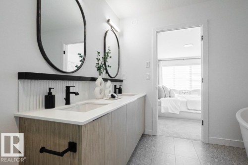 18651 19 Avenue Nw, Edmonton, AB - Indoor Photo Showing Bathroom