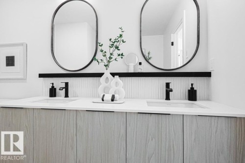 18651 19 Avenue Nw, Edmonton, AB - Indoor Photo Showing Bathroom