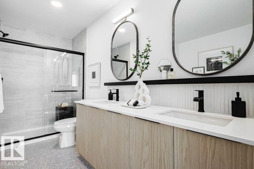 18651 19 Avenue Nw, Edmonton, AB - Indoor Photo Showing Bathroom