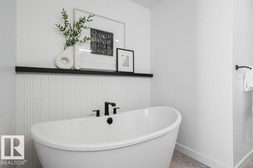 18651 19 Avenue Nw, Edmonton, AB - Indoor Photo Showing Bathroom