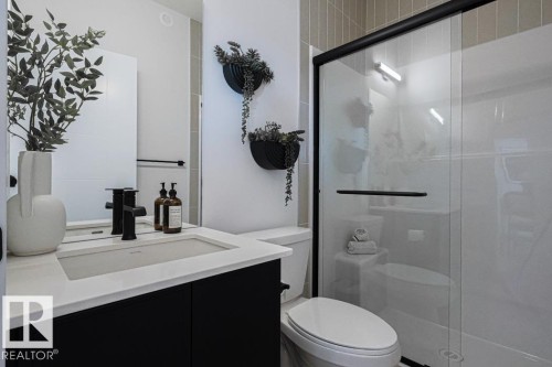 18651 19 Avenue Nw, Edmonton, AB - Indoor Photo Showing Bathroom