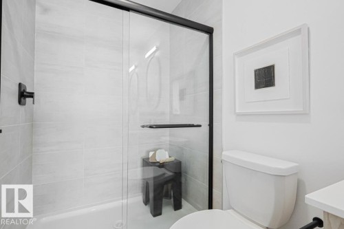 18651 19 Avenue Nw, Edmonton, AB - Indoor Photo Showing Bathroom