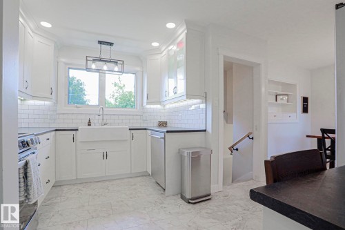 4640 102A Avenue Nw, Edmonton, AB - Indoor Photo Showing Kitchen